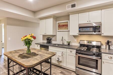 Upper Westside Atlanta - 2 BR 1 Bath Private Suite