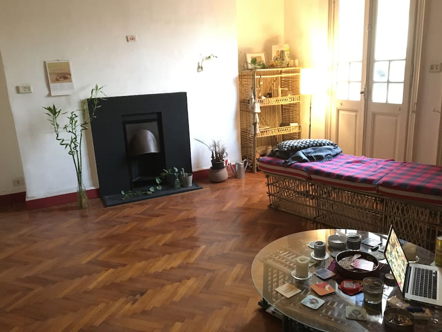 Livingroom / work space / AC