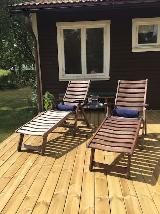 The sun deck is sunny from morning to 5 pm