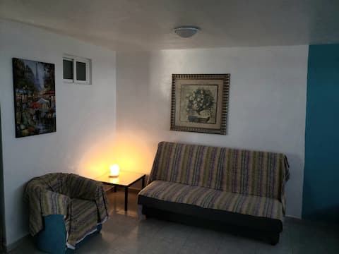 Successful Airbnb property: Nice Loft overlooking the garden! in Calvario Camisetas