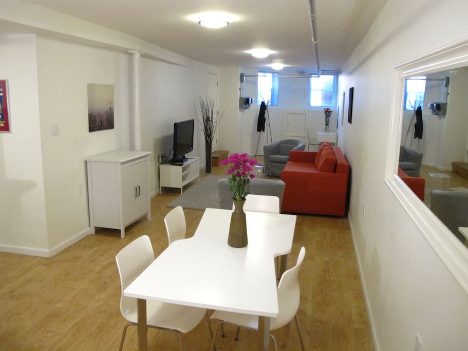 Dining area for 4 guests next to LR and kitchen