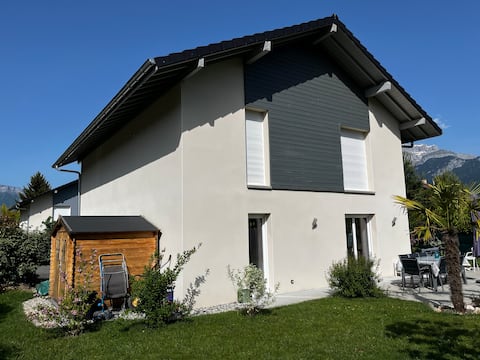 Popular Airbnb listing: Beautiful new villa, 5min walk to beach/town in Saint Jorioz