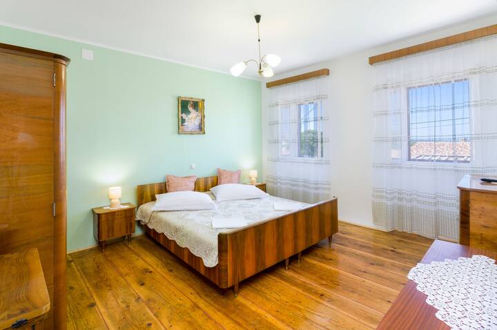 საძინებელი 1