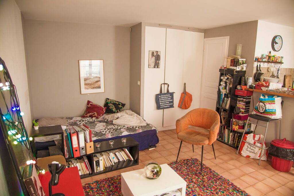 Le salon/chambre/ sale à manger