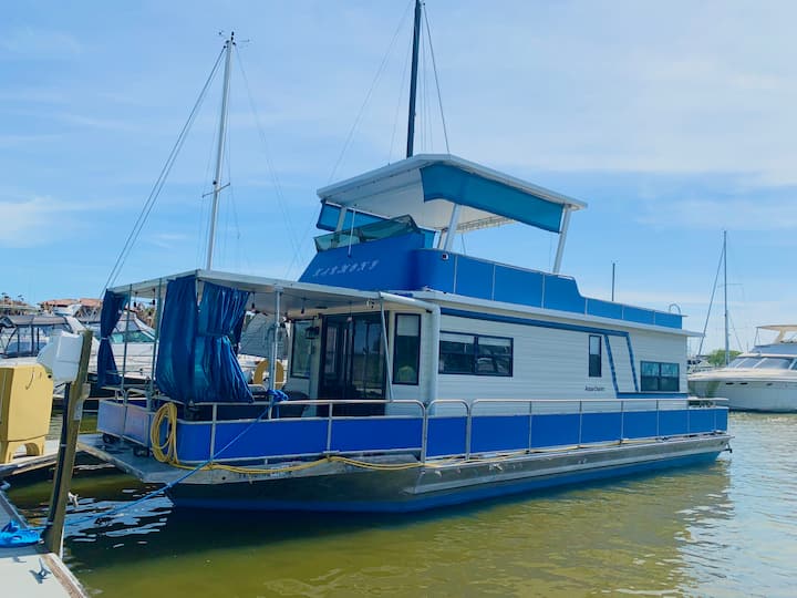 houseboat tourism