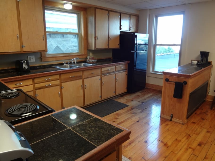 eat-in Kitchen