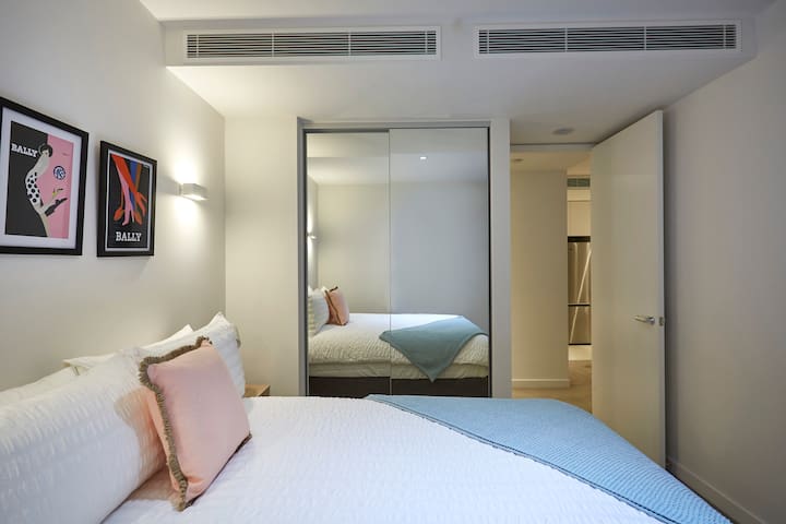 Flinders Lane & Collins Street on your doorstep gallery image 2