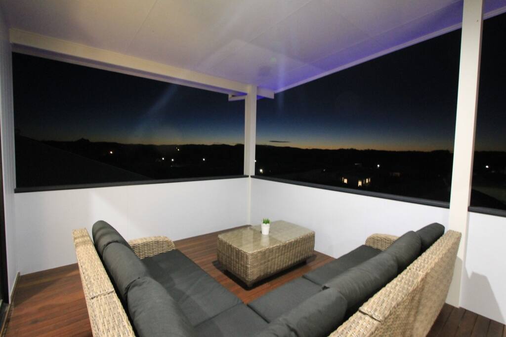 Top floor deck with beautiful hinterland news