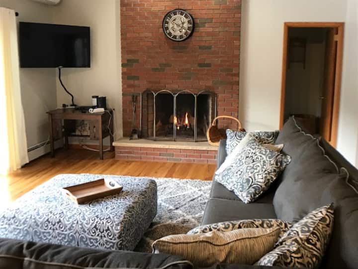 Private Resort: Indoor Heated Pool, Sauna &Hot Tub - Saugerties, NY