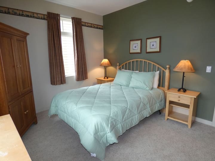 spálňa #2 menšia manželská posteľ