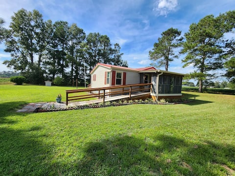 Boondocks Bungalow- Close to town