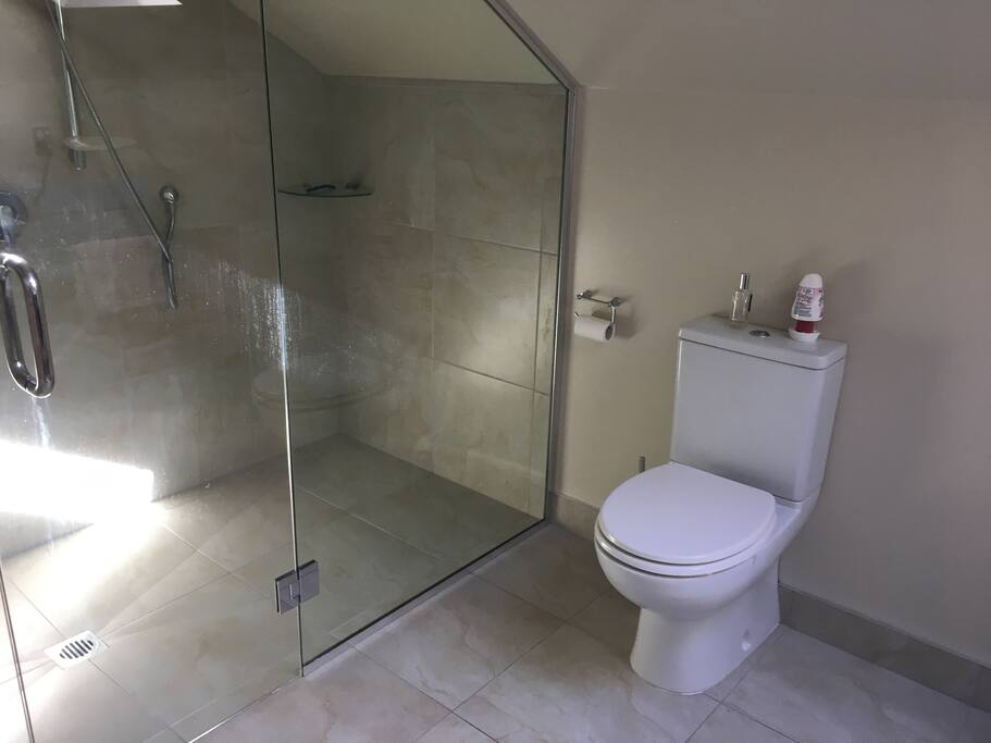 Double shower in ensuite