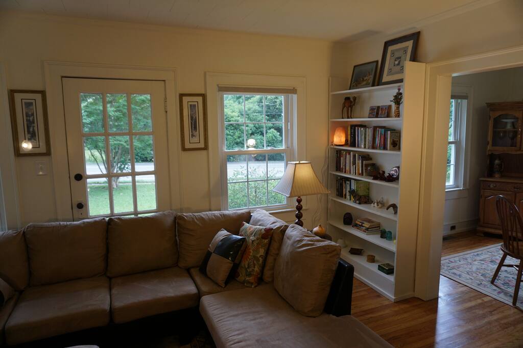 Natural sunlight in the living room!