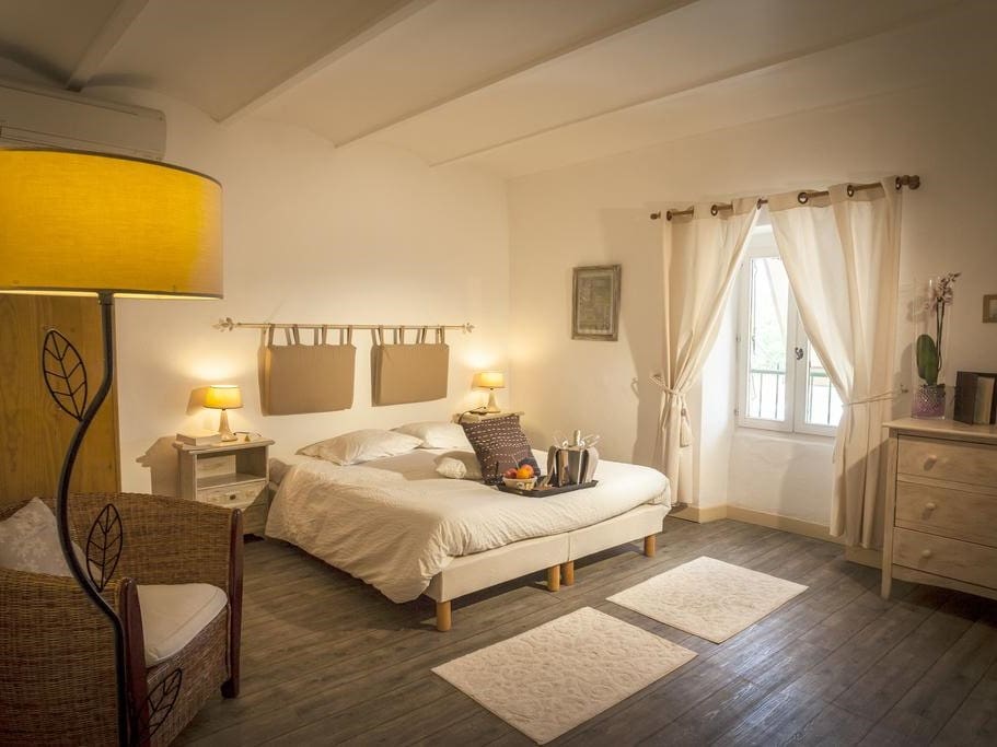 Guest room
