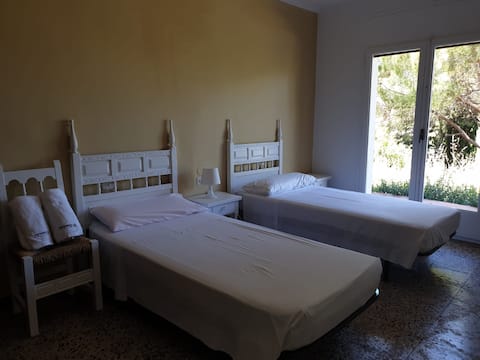 Popular Airbnb listing: La Dàrsena, Duplex with terrace and sea view S2 in El Port De La Selva