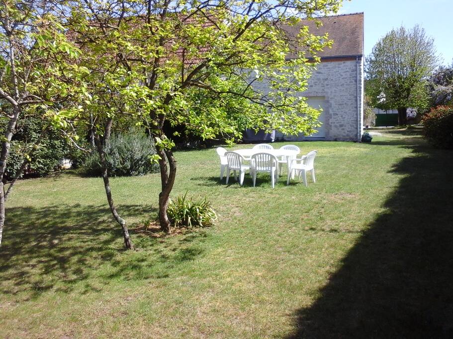 jardin, table et 6 fauteuils