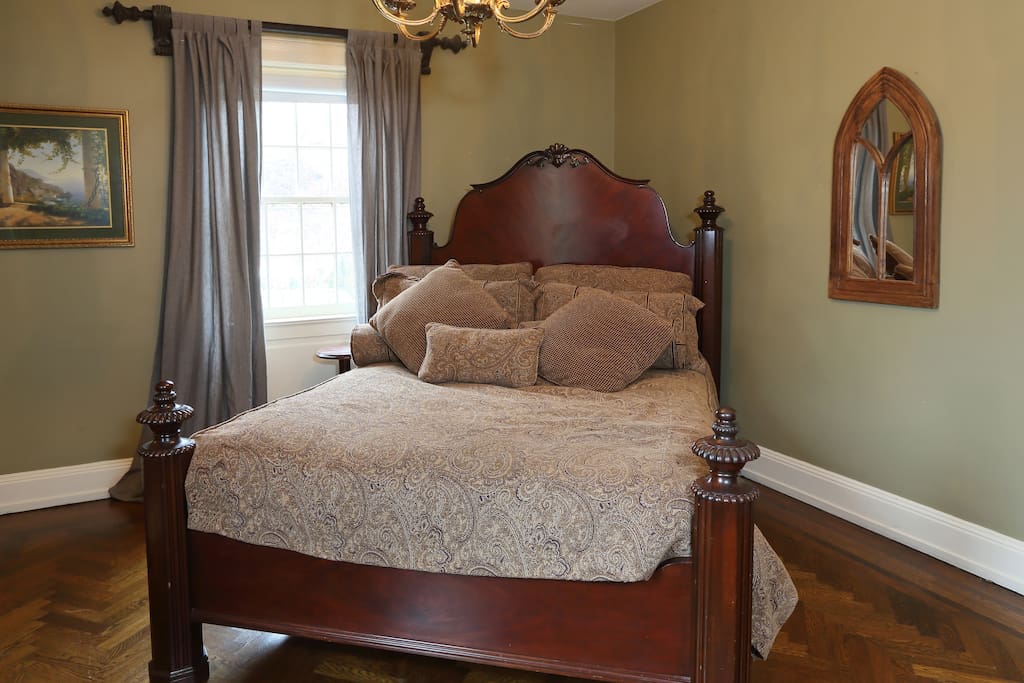 David's Room with queen-size bed