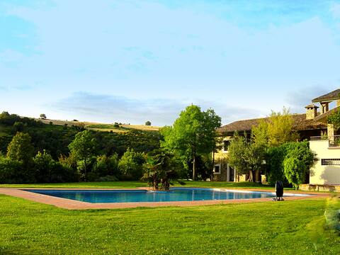 Exclusive villa with pool in Umbria Tuscan border