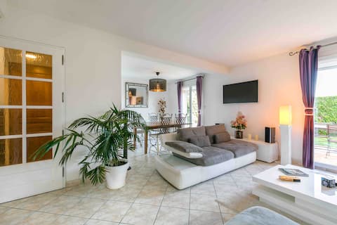 Top Airbnb: Charming House with Air Conditioning & Garden 5 minutes from DIJON à Côte D'or