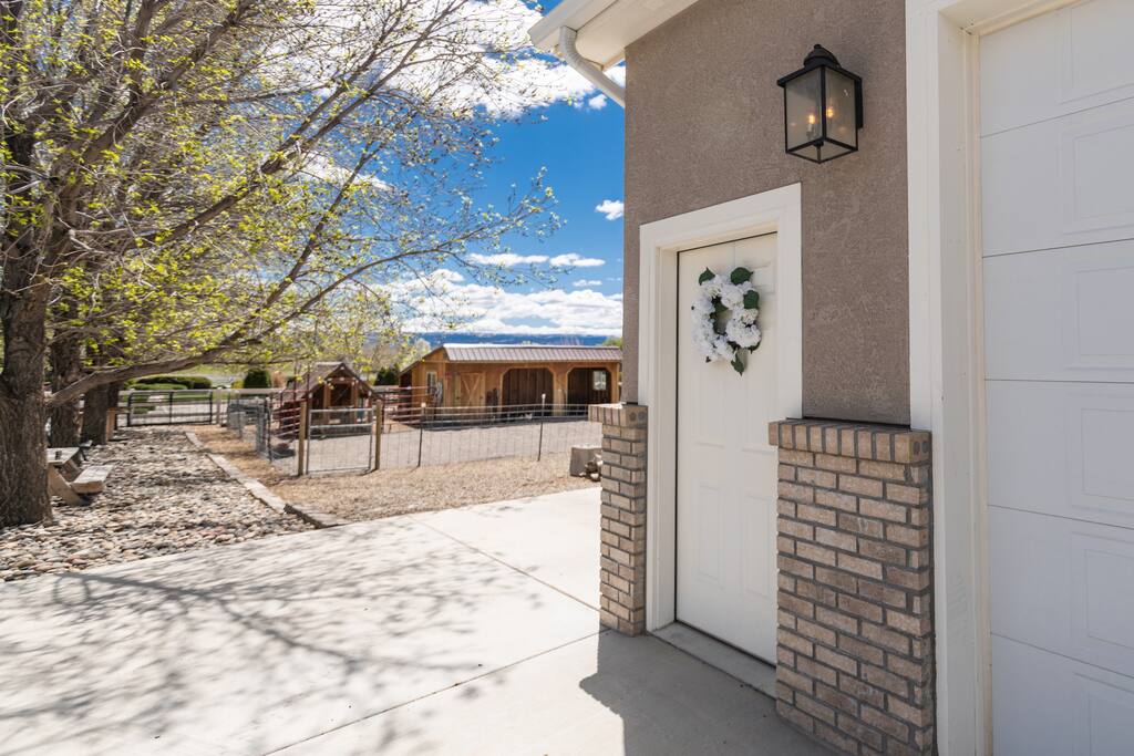 GJ Country Farmhouse Farm stays for Rent in Grand Junction, Colorado