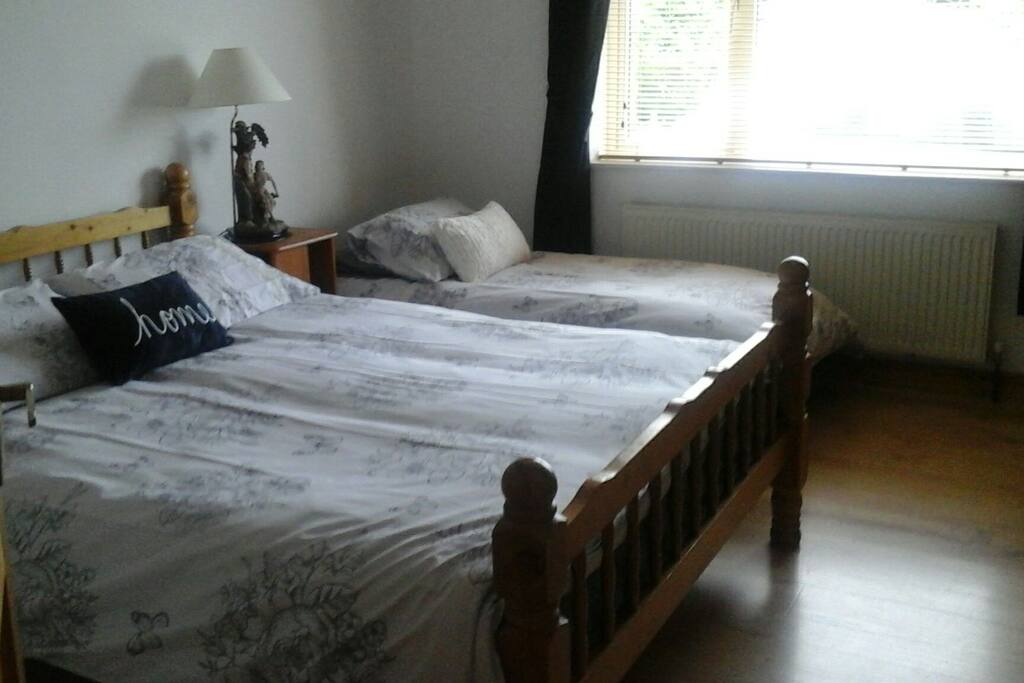 Triple bedroom with en suite.