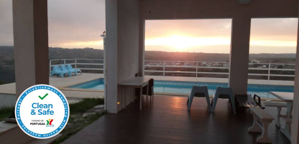 Cottage isolated and complete on natural zone