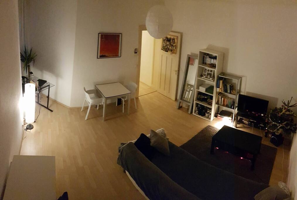 Large livingroom with workingspace for two people
