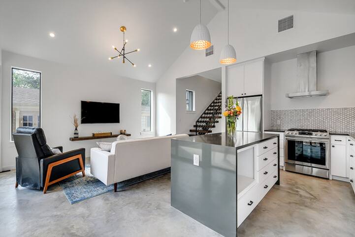 Modern Home Minutes from Downtown Austin