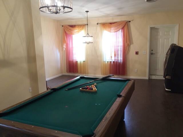 Luxury three story apartment in SHORT NORTH gallery image 3