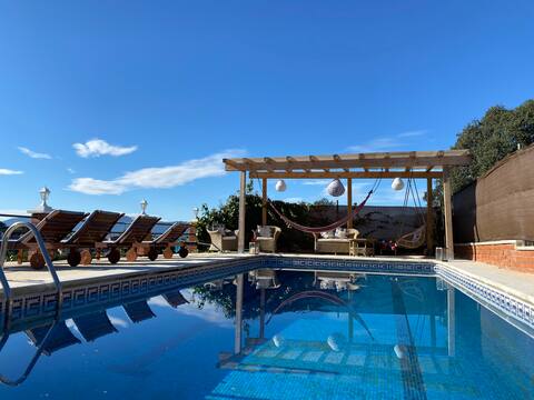 Mediterranean Sunny Villa with swimming pool
