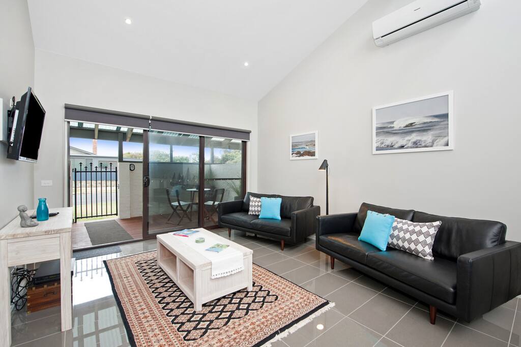 Air conditioned lounge/kithcen space