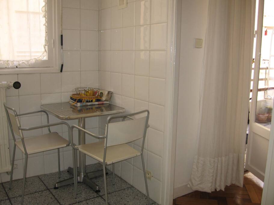 KITCHEN DINING AREA