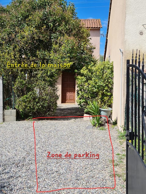 Nice little house close to the sea.