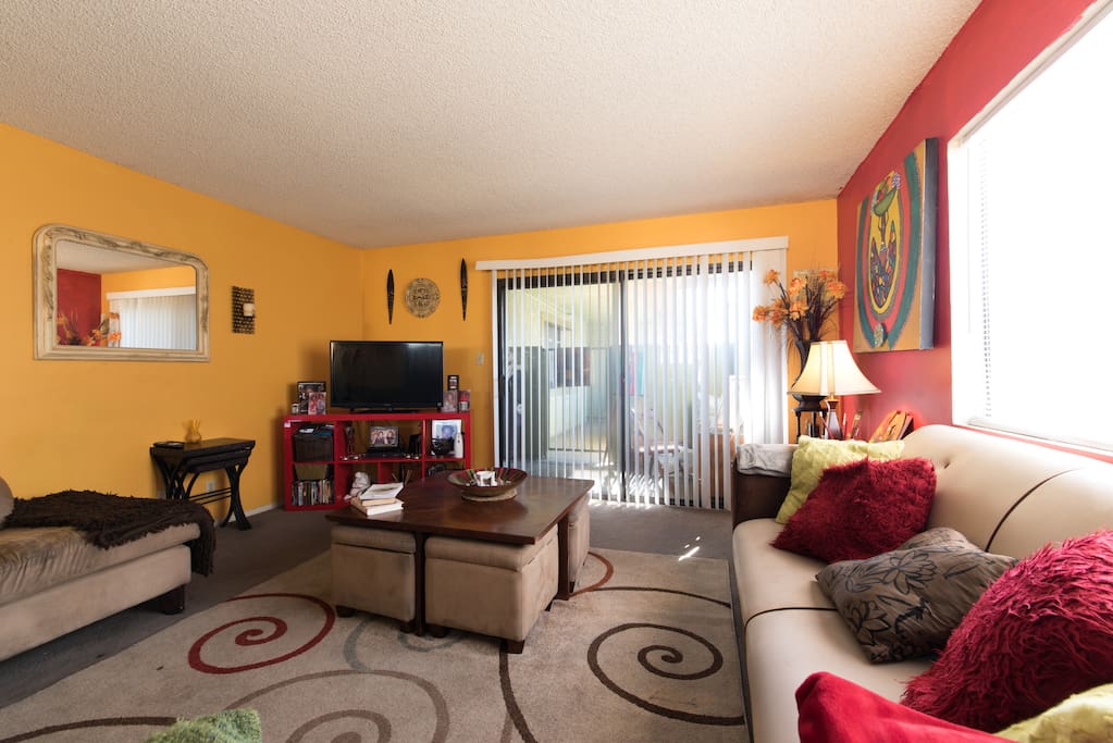 spacious and colorful living room