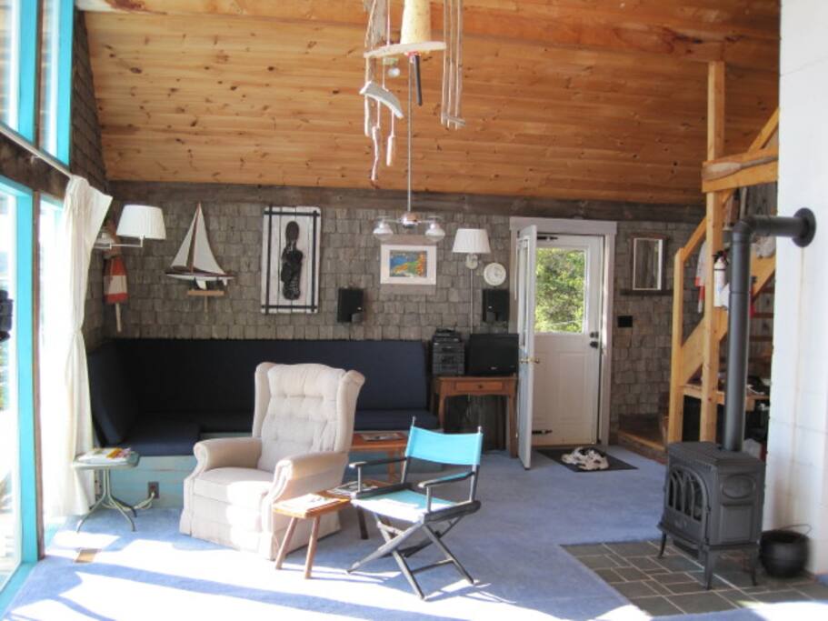 Living room, gas stove