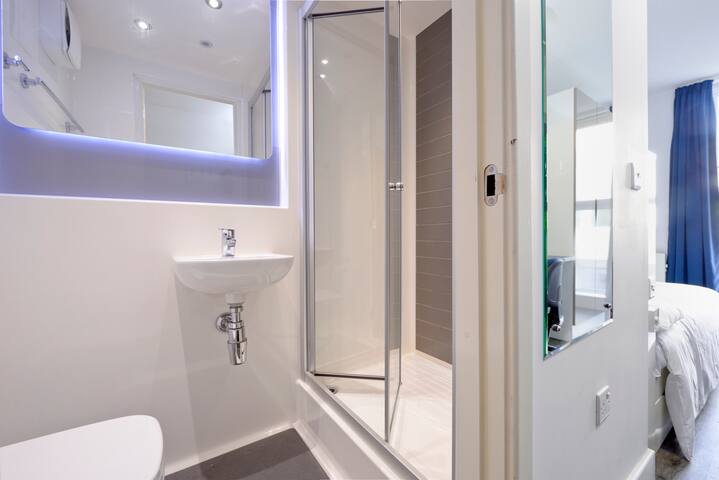 5 bedroom apartment Brae House Campus Accomodation gallery image 5