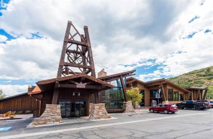 Beautiful & Centric Park City Condo