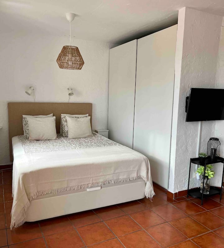 Kabati lenye vitanda viwili na kubwa 