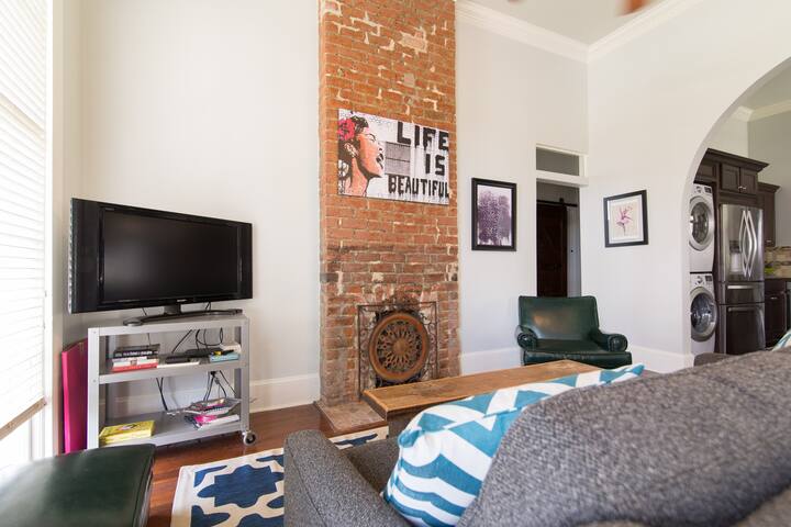 Lower Garden District Charmer gallery image 3