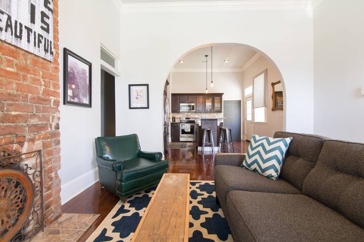 Lower Garden District Charmer gallery image 2