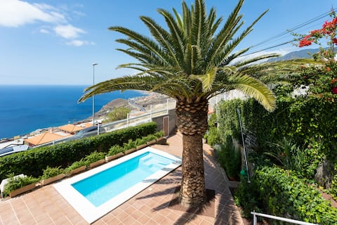 Top Airbnb: Romantic apartment with views and jacuzzi pool in El Rosario