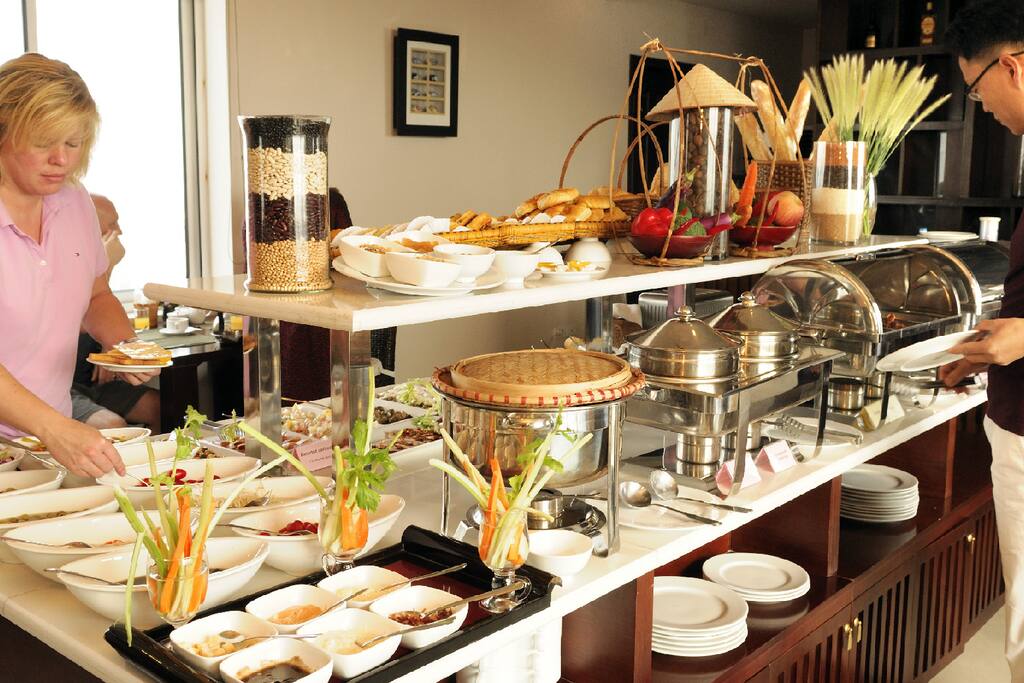 BUFFET BREAKFAST
