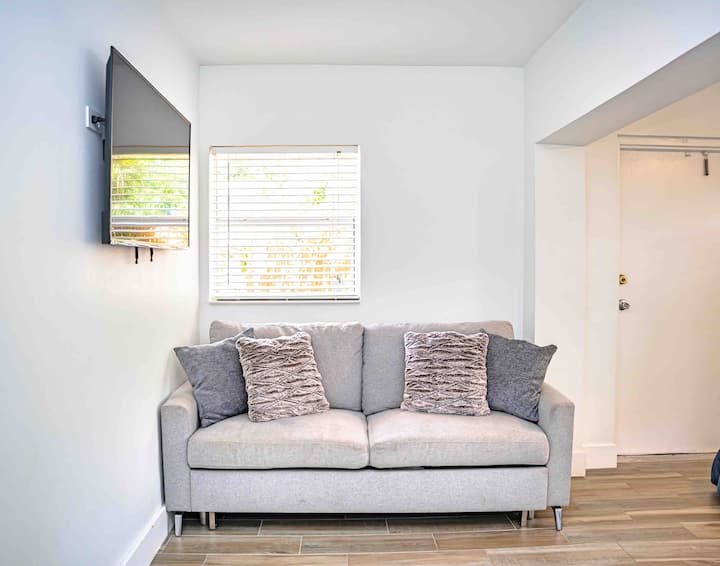 3br House W/ Heated Pool Near Beach Tropical Vibes - Fort Lauderdale