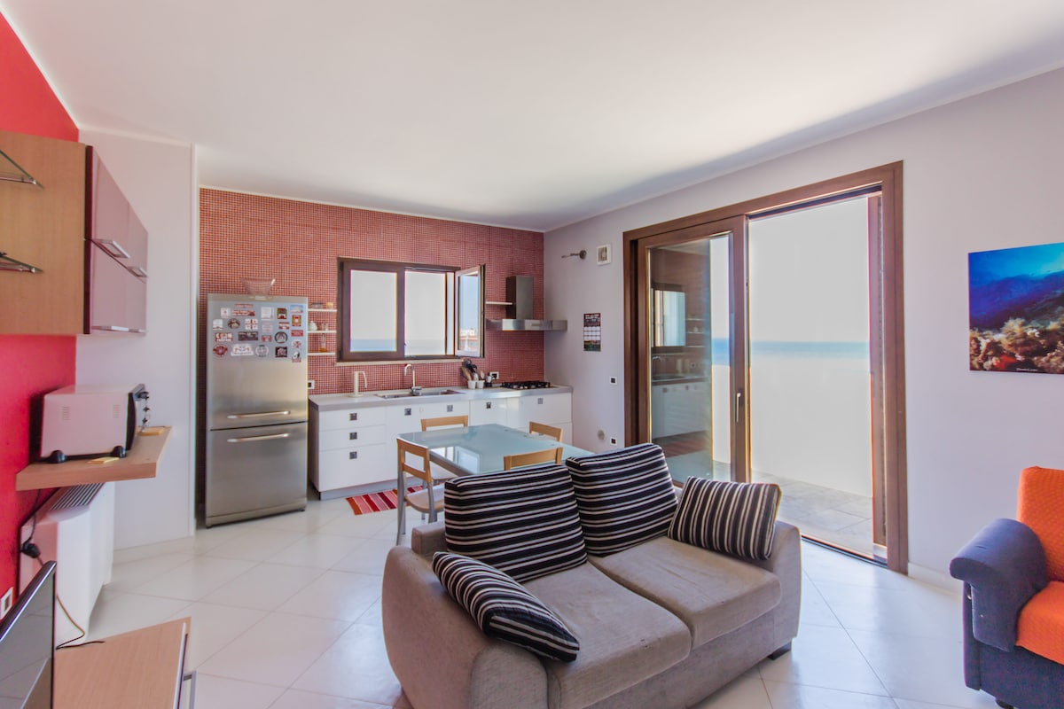 Top Airbnb: Apartment with Terrace overlooking the Sea a Trapani