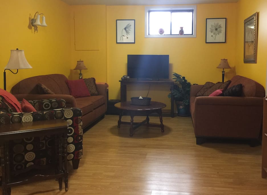 Shared guest sitting area, tv, books & a few games are provided for your enjoyment!