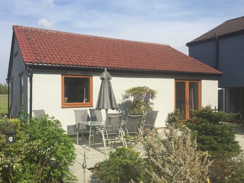 Country Bungalow - Sleeps 4
