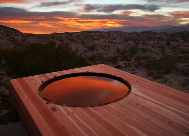 Joshua Tree Green Haus /w Hot Tub