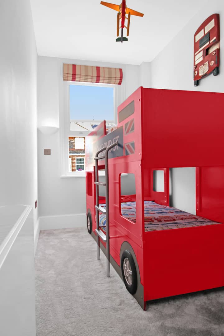 3 - та спалня с двуетажни легла в Лондон