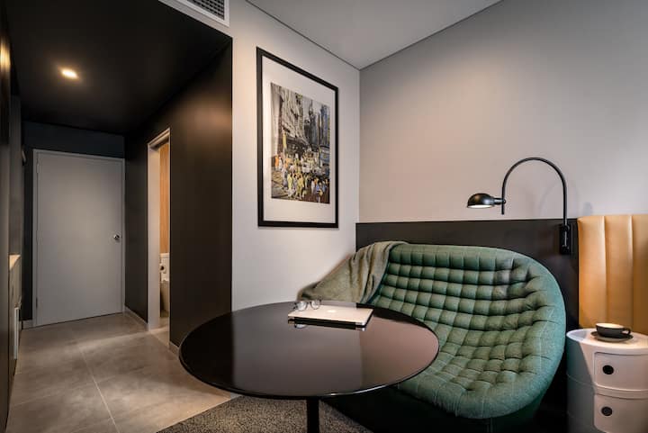 Adjoining Studio Suites - 2 Bedrooms 2 Bathrooms - Sydney