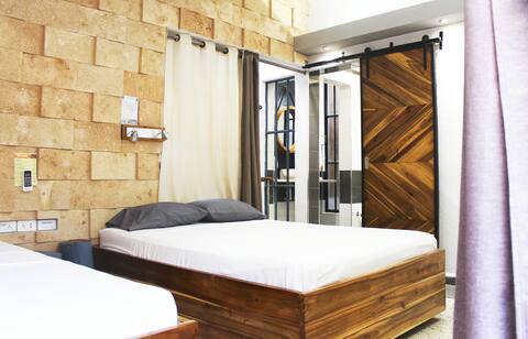 ★ÍTACA: Minimalist Hostal with Library & Garden★